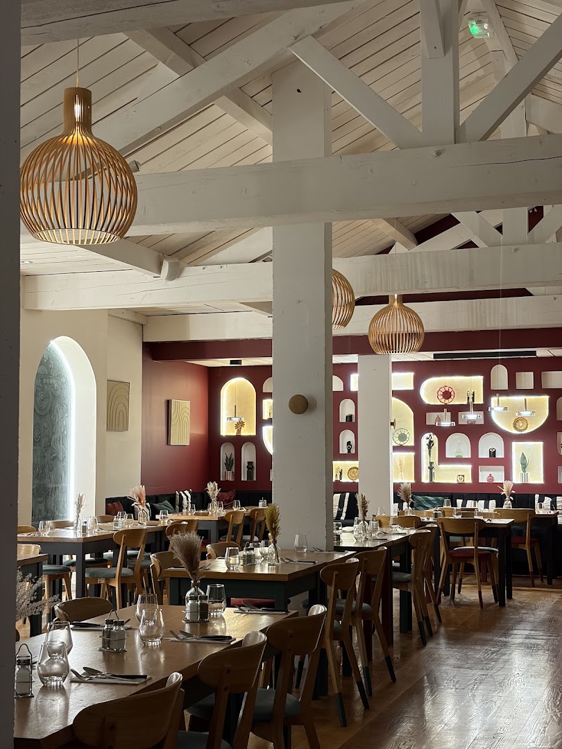Le Velvet Restaurant: high quality interior atmosphere shot
