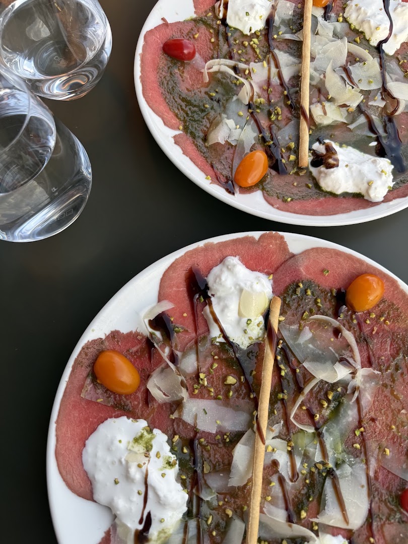 Le Velvet Restaurant: appetizing, high-quality food photography