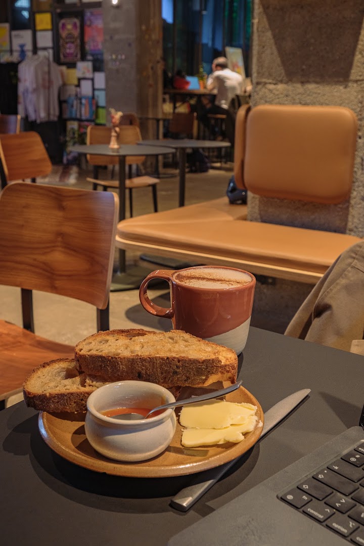 Madeleine Café: appealing breakfast and cafe atmosphere