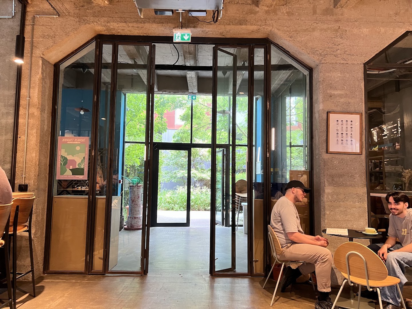 Madeleine Café: inviting atmosphere and interior view