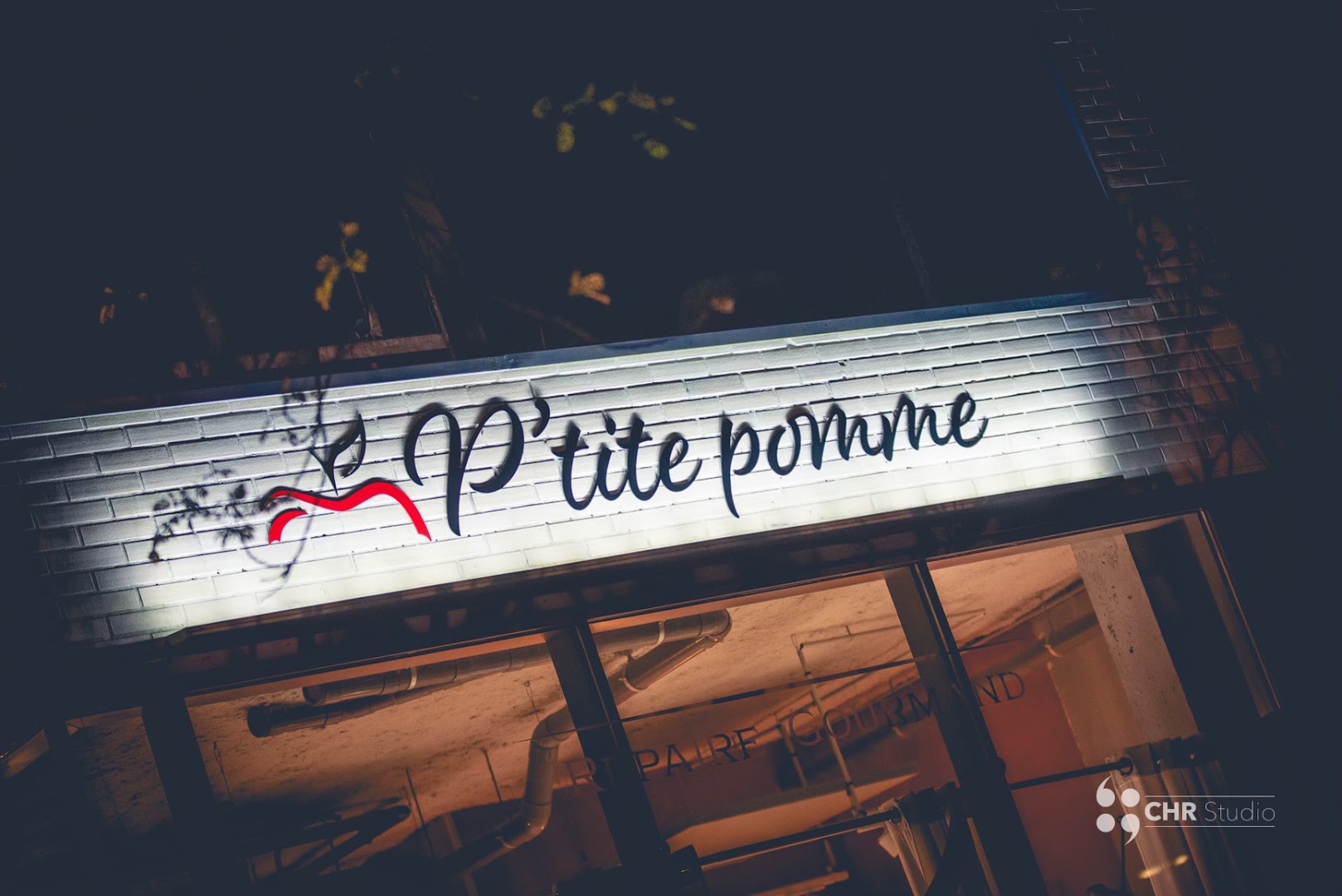 P'tite Pomme: clear exterior signage of venue
