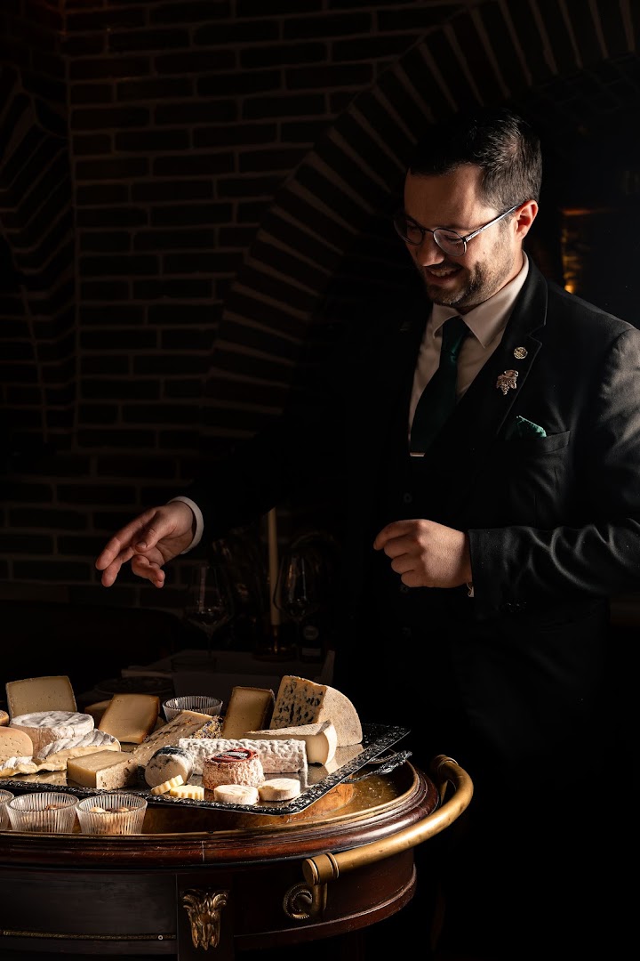 Restaurant Félicie: professional photo of staff serving