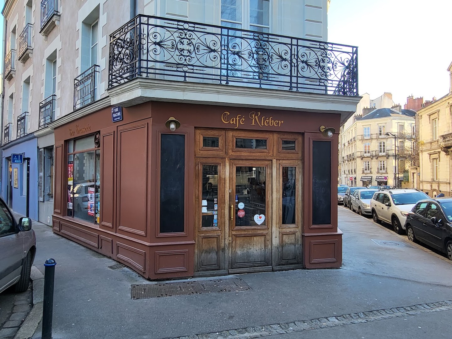 The Cafe Kléber: clear exterior shot of venue