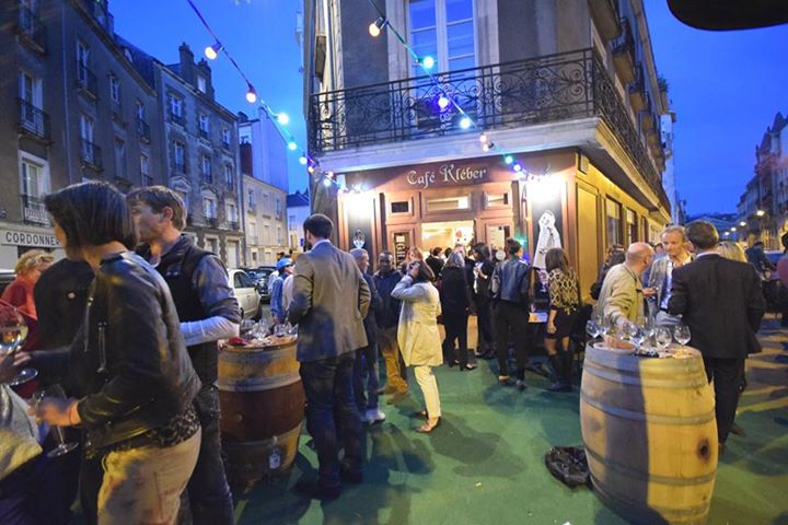 The Cafe Kléber: inviting atmosphere and venue exterior
