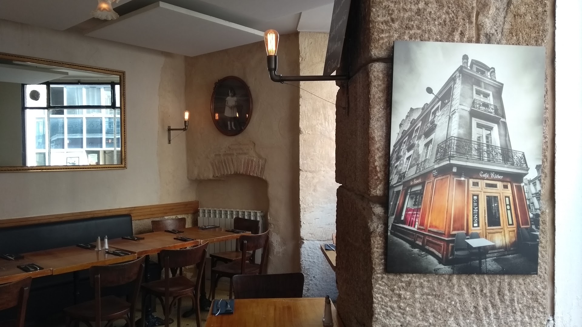 The Cafe Kléber: inviting cafe interior atmosphere
