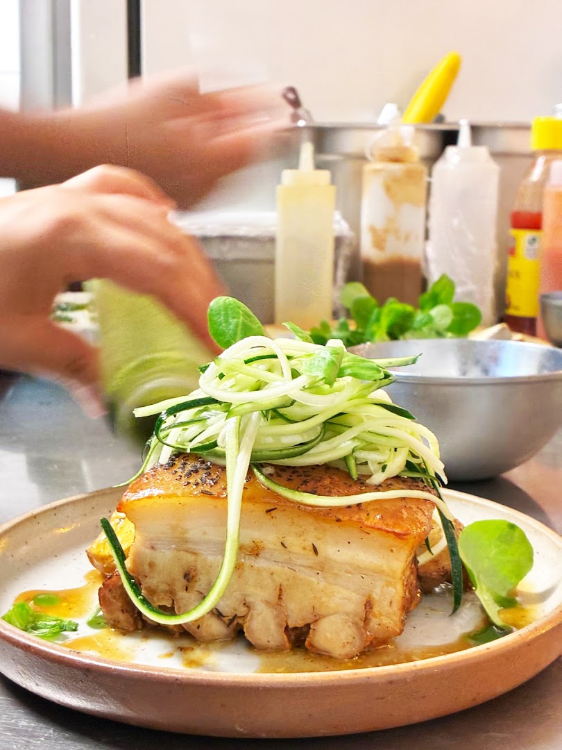 Voyage Voyage: appetizing food photography in kitchen