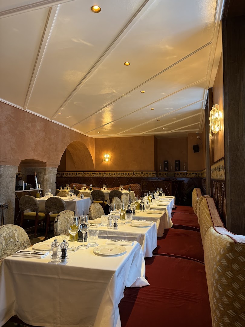 Noto: professional interior shot of restaurant