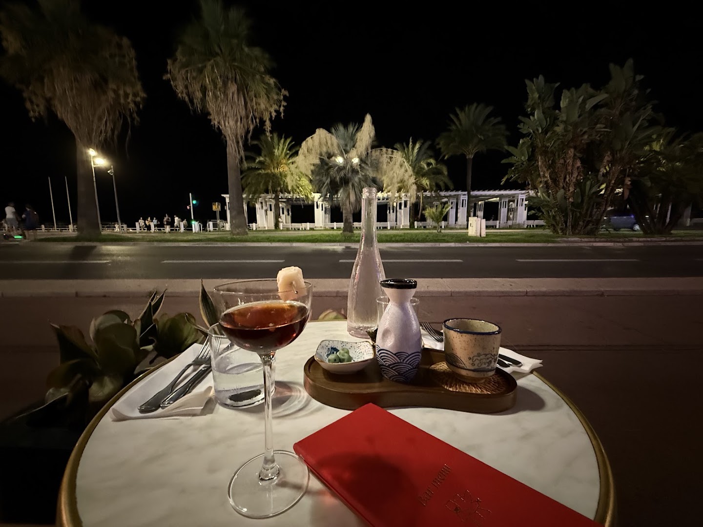 Renée: inviting atmosphere with drinks displayed