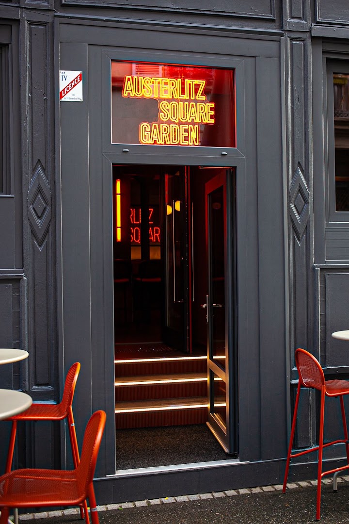 Austerlitz Square Garden: attractive, professional shot of entrance