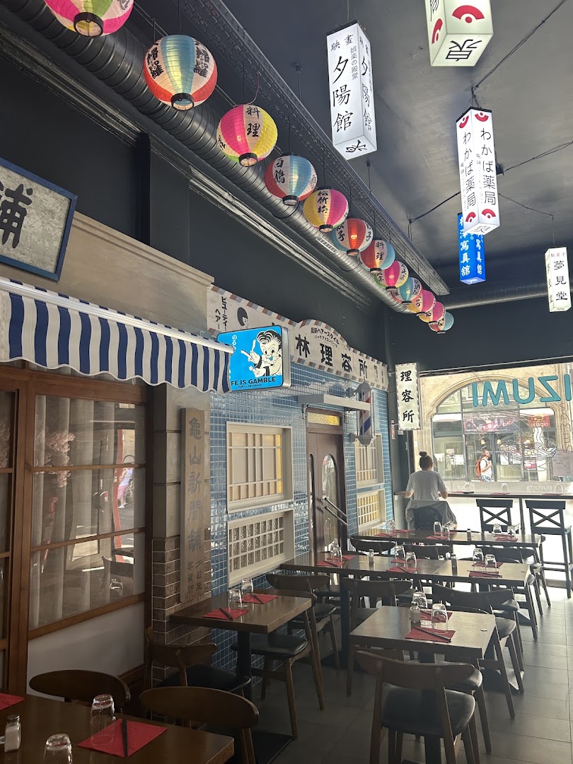 Izumi: attractive restaurant interior atmosphere