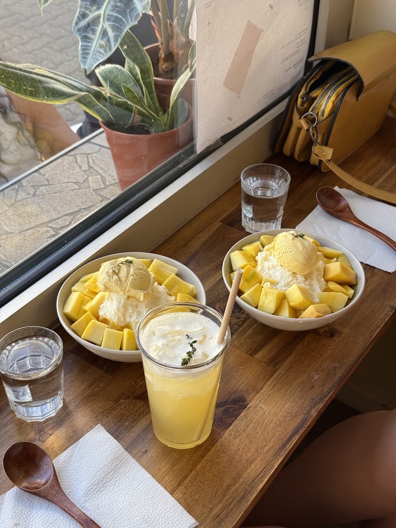 Milo Café: appetizing photo of cafe food