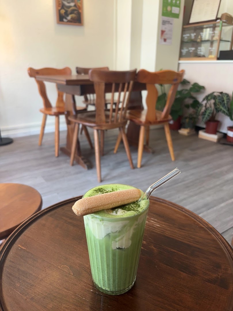 Milo Café: appetizing drink photo in venue