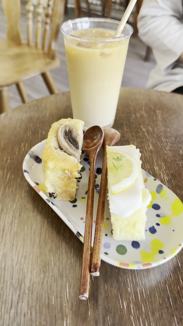 Milo Café: appetizing photo of cafe offerings