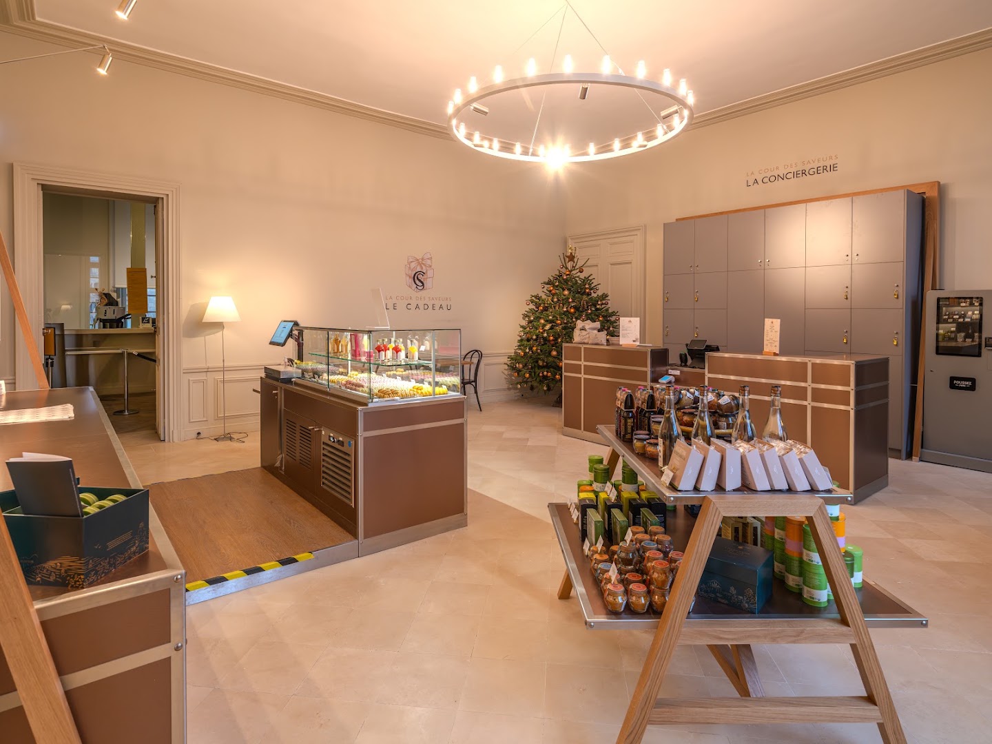 La Cour des Saveurs: professional, clean, and inviting interior