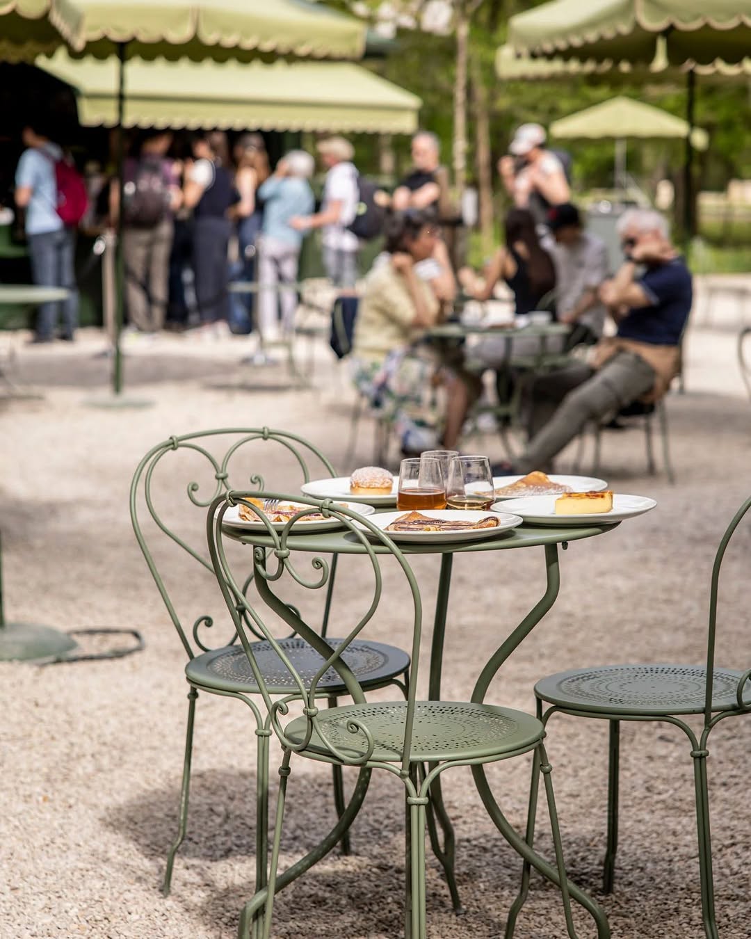 La Flottille: inviting terrace atmosphere and food