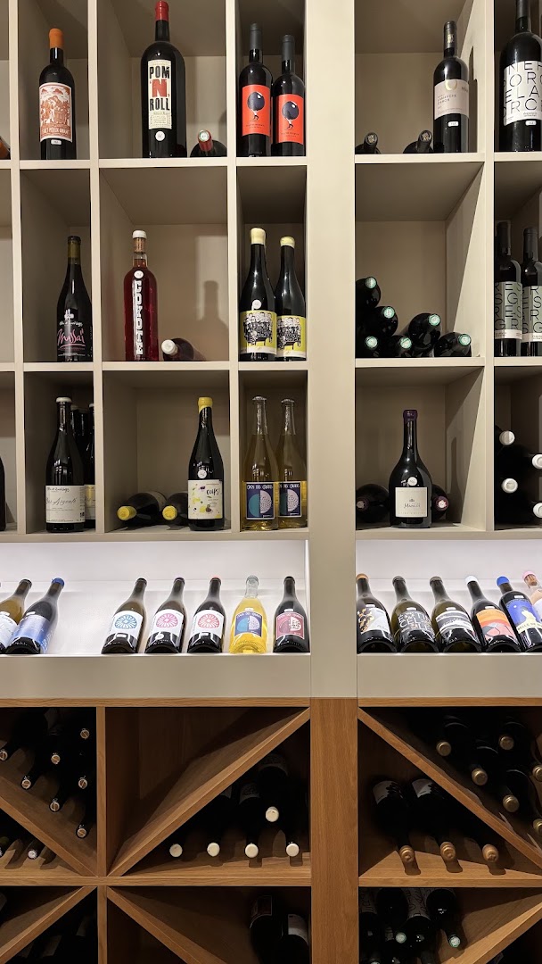 La Vinosphère: clear, professional wine display photo