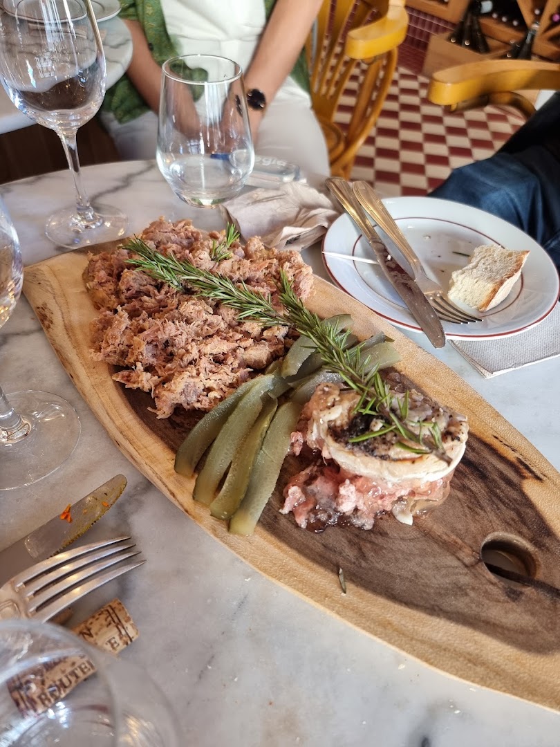 La Vinosphère: appetizing food presentation at venue