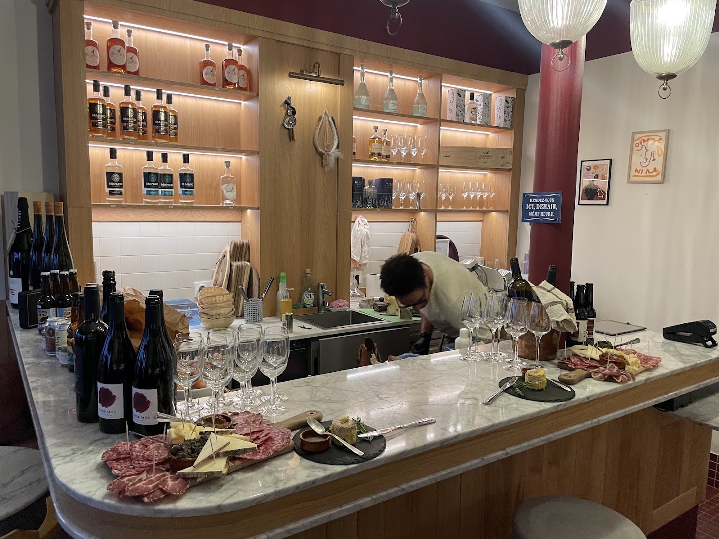 La Vinosphère: inviting atmosphere with quality presentation