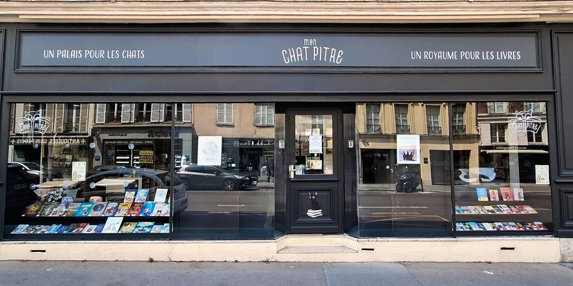 Mon Chat Pitre Versailles: clear storefront photo of shop