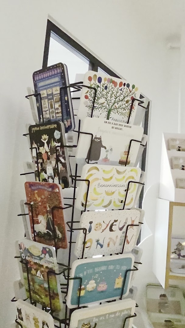 Mon Chat Pitre Versailles: clear display of shop products