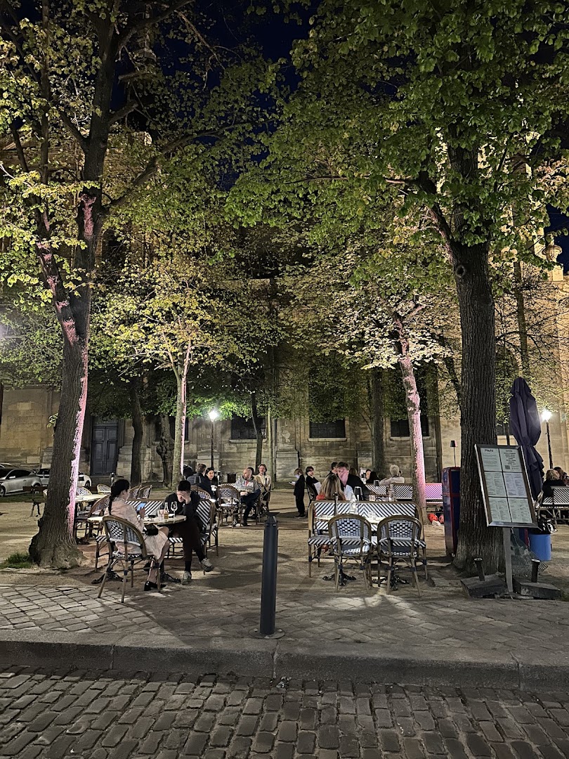 Puchi: inviting atmosphere of outdoor terrace