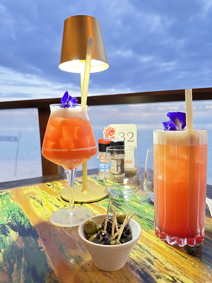 Bora Bora Beach Club And Restaurant: appealing cocktails with ocean view