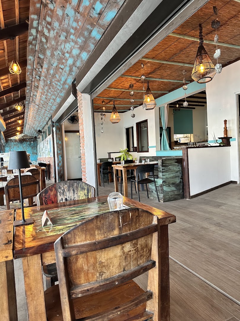 Bora Bora Beach Club And Restaurant: clear, inviting restaurant interior shot