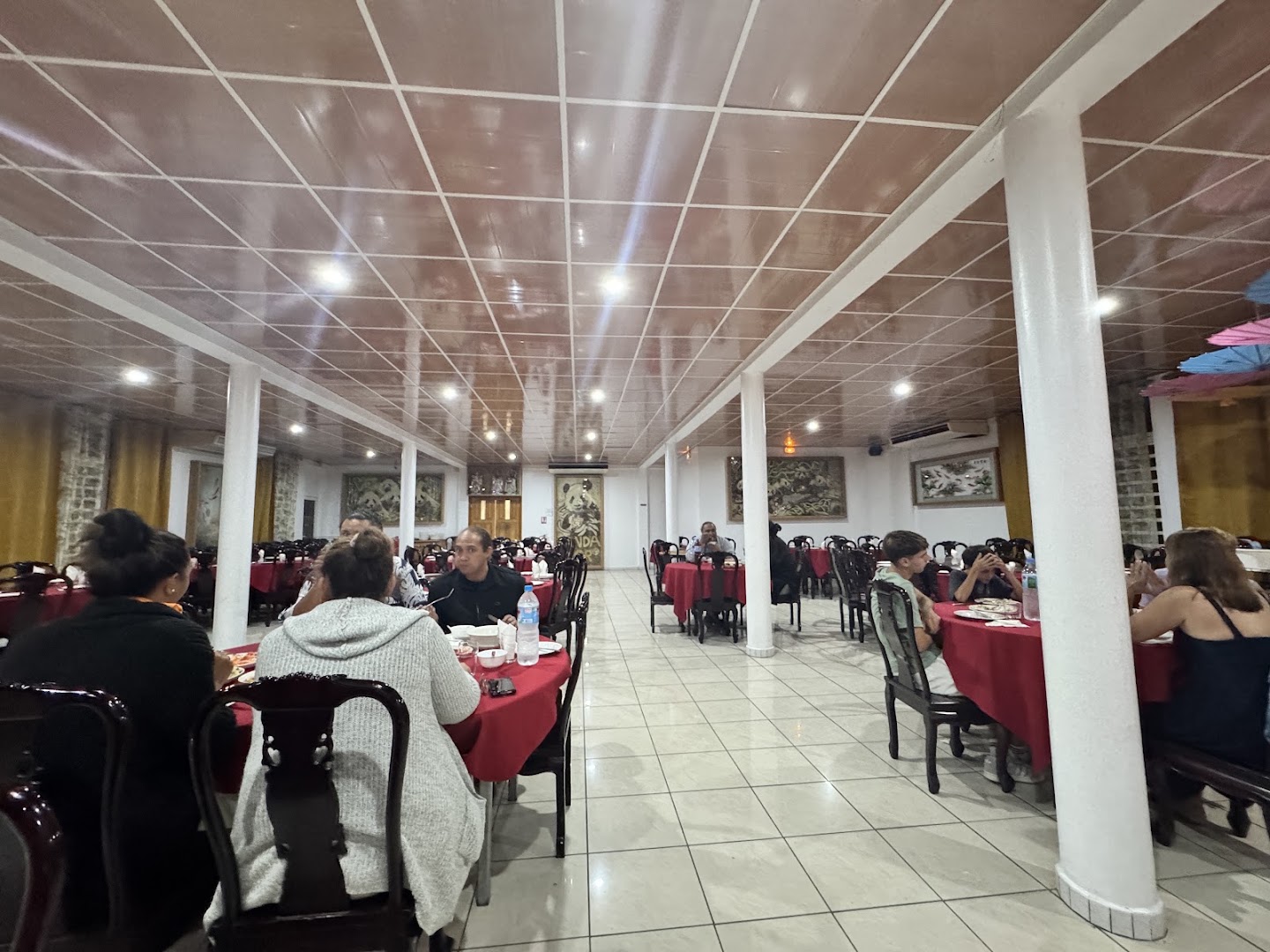 Le Panda d'Or: clear view of restaurant interior
