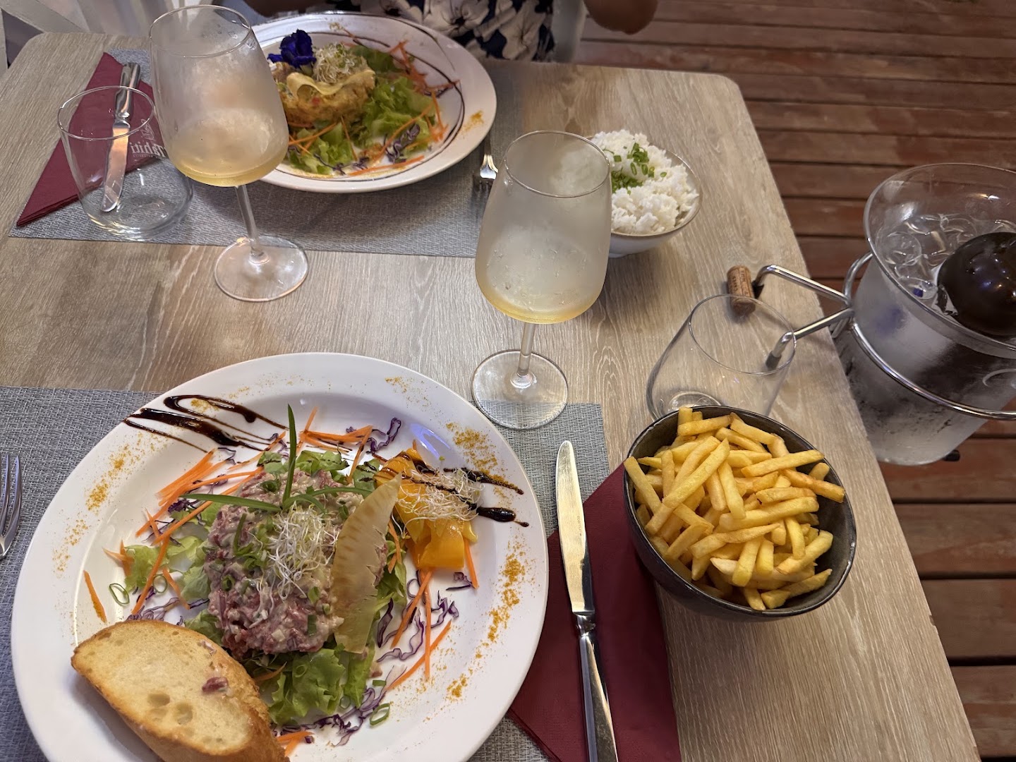 Ke'iki: appetizing food and drink presentation