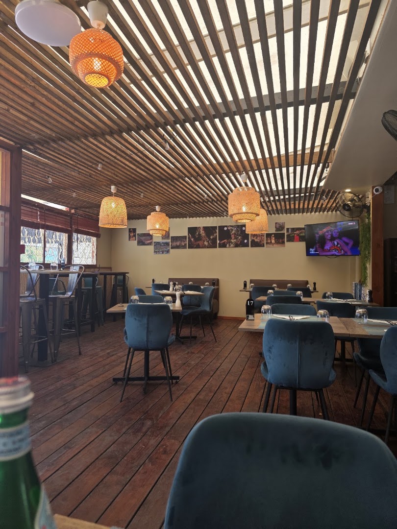 Quinn's: clear, inviting interior atmosphere
