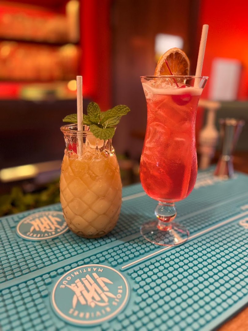 Quinn's: appealing, high-quality cocktail photography