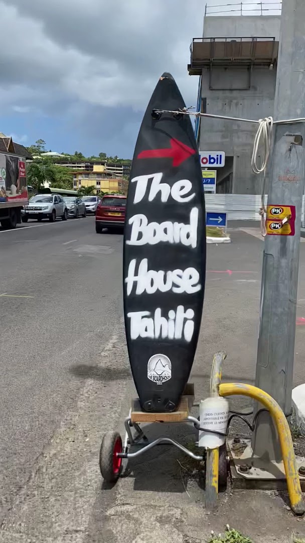 The Board House Tahiti: clear signage for the shop