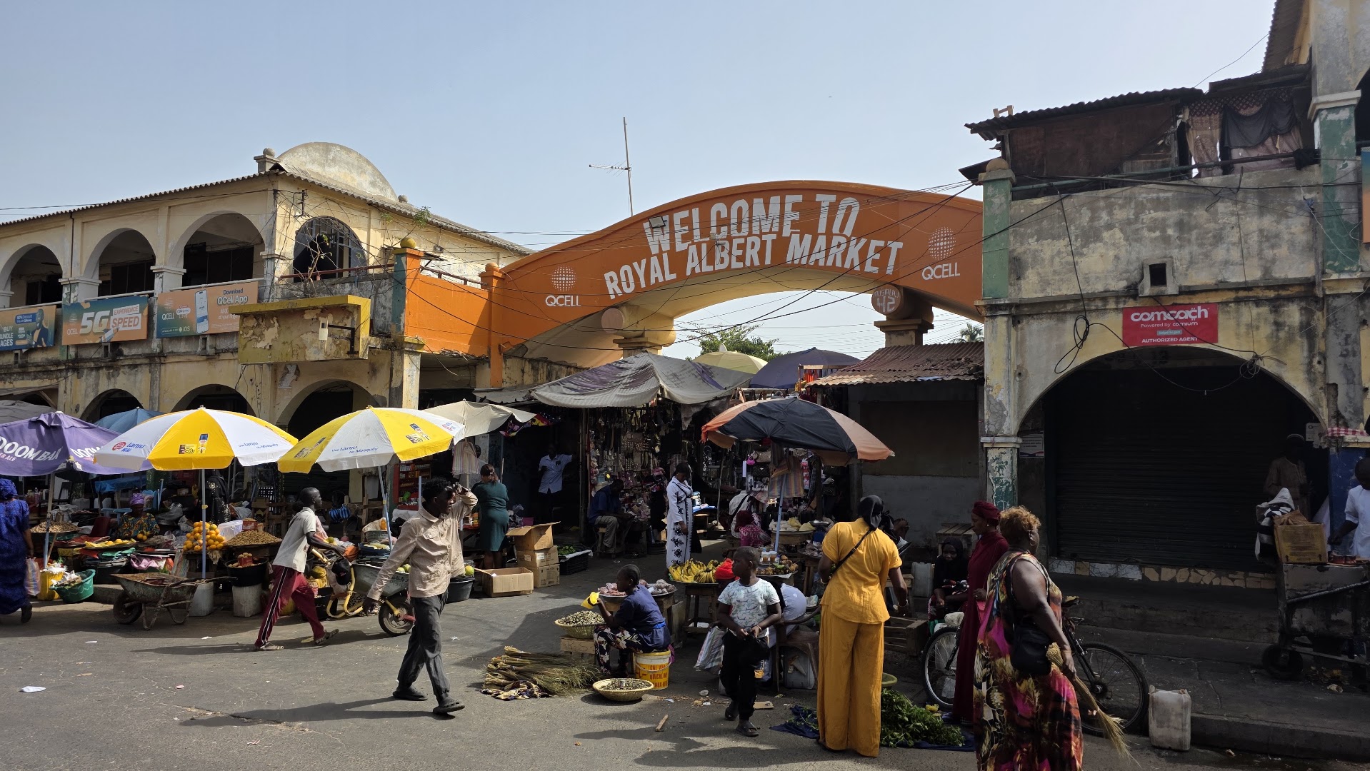 Royal Albert Market: clear view of market entrance