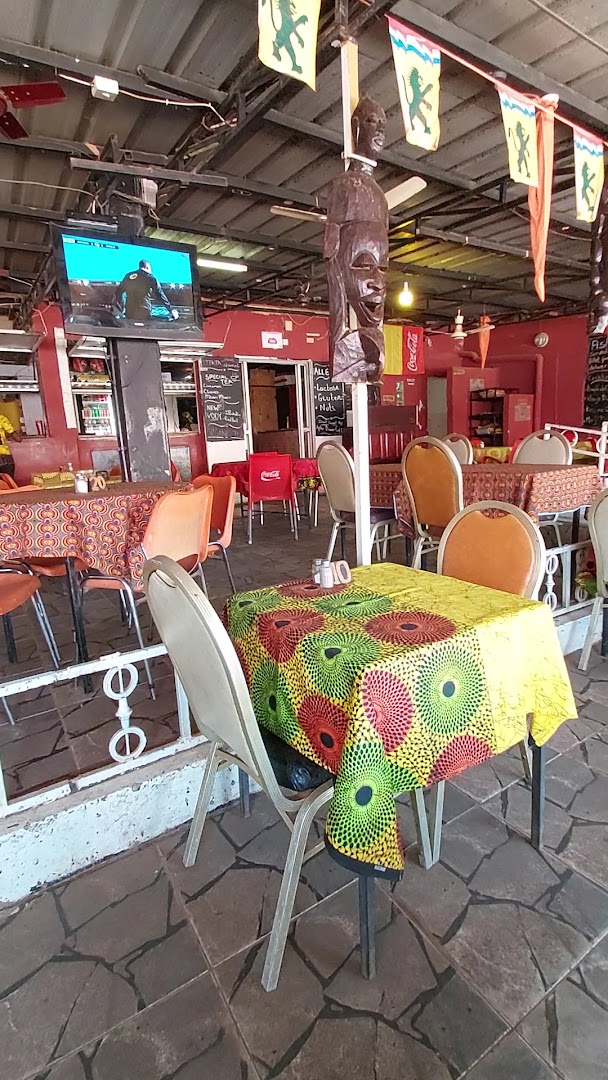 African Queen Restaurant: clear view of restaurant interior