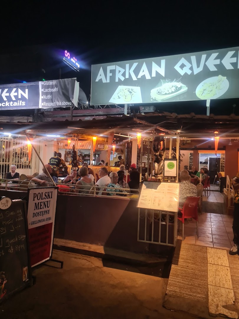 African Queen Restaurant: restaurant atmosphere and exterior