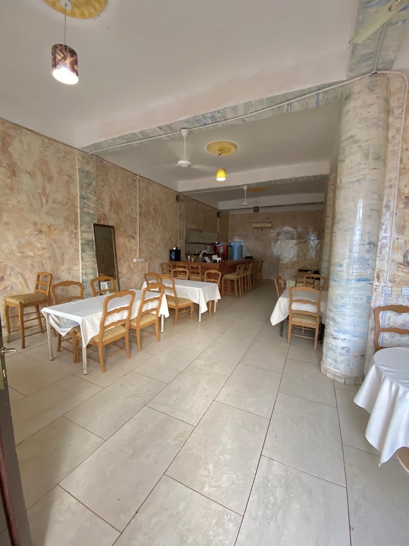 D'Nubian Seafood Garden: clear view of restaurant interior