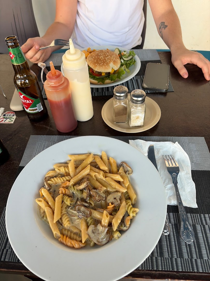 GTS Bar and Restaurant: clear photo of restaurant food