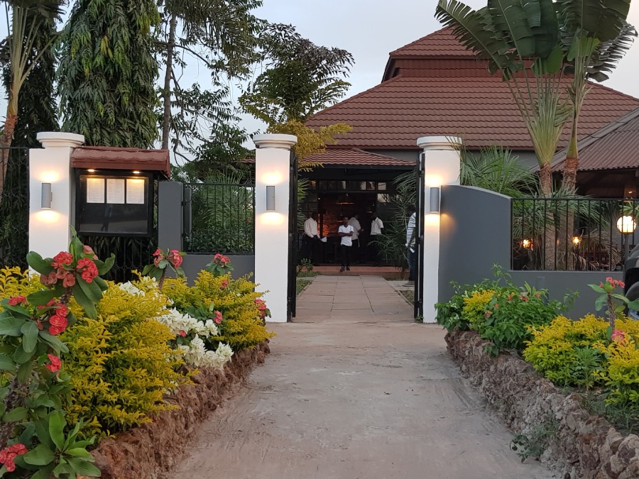 Gusto Italian Restaurant & Bar: inviting exterior view of restaurant