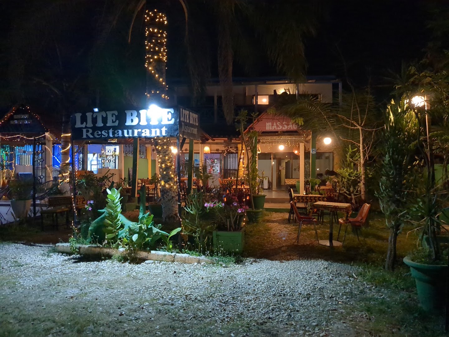 Lite Bite by Tina: inviting night view of restaurant