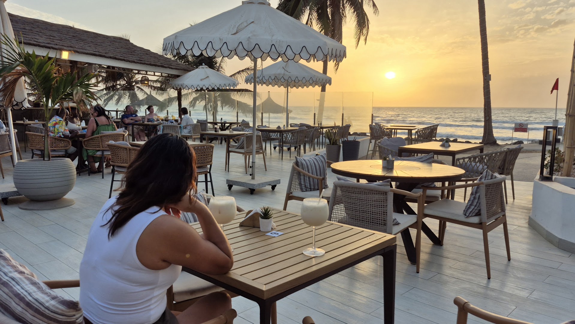 Mani Sushi: beautiful atmosphere and sunset view