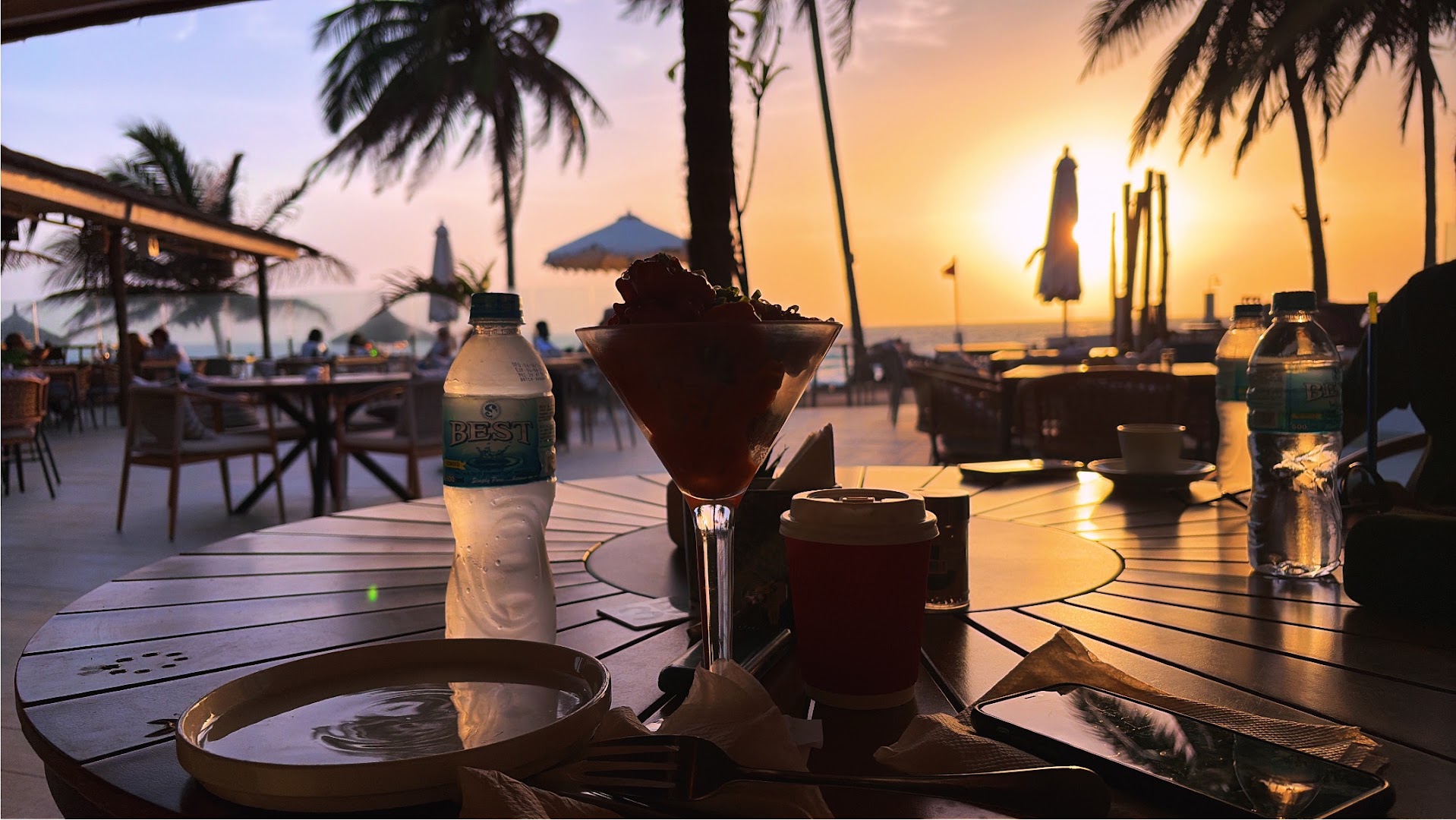 Mani Sushi: beautiful atmosphere and sunset view