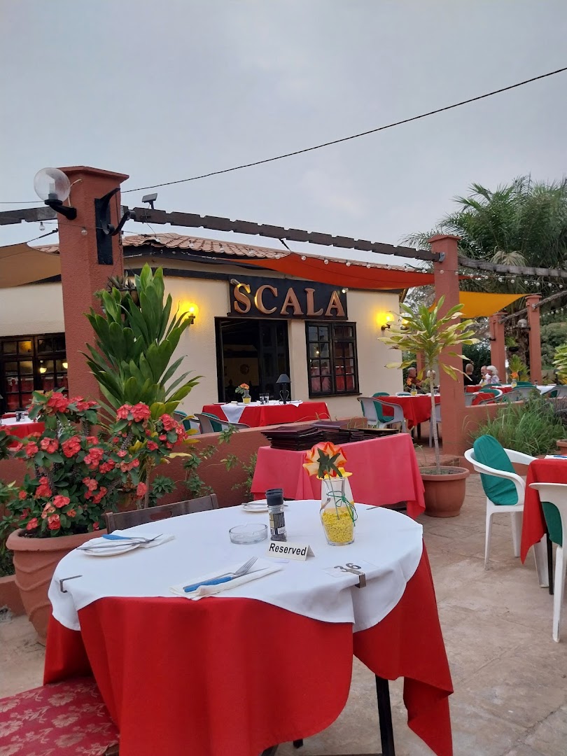 Scala Restaurant: inviting terrace atmosphere and decor
