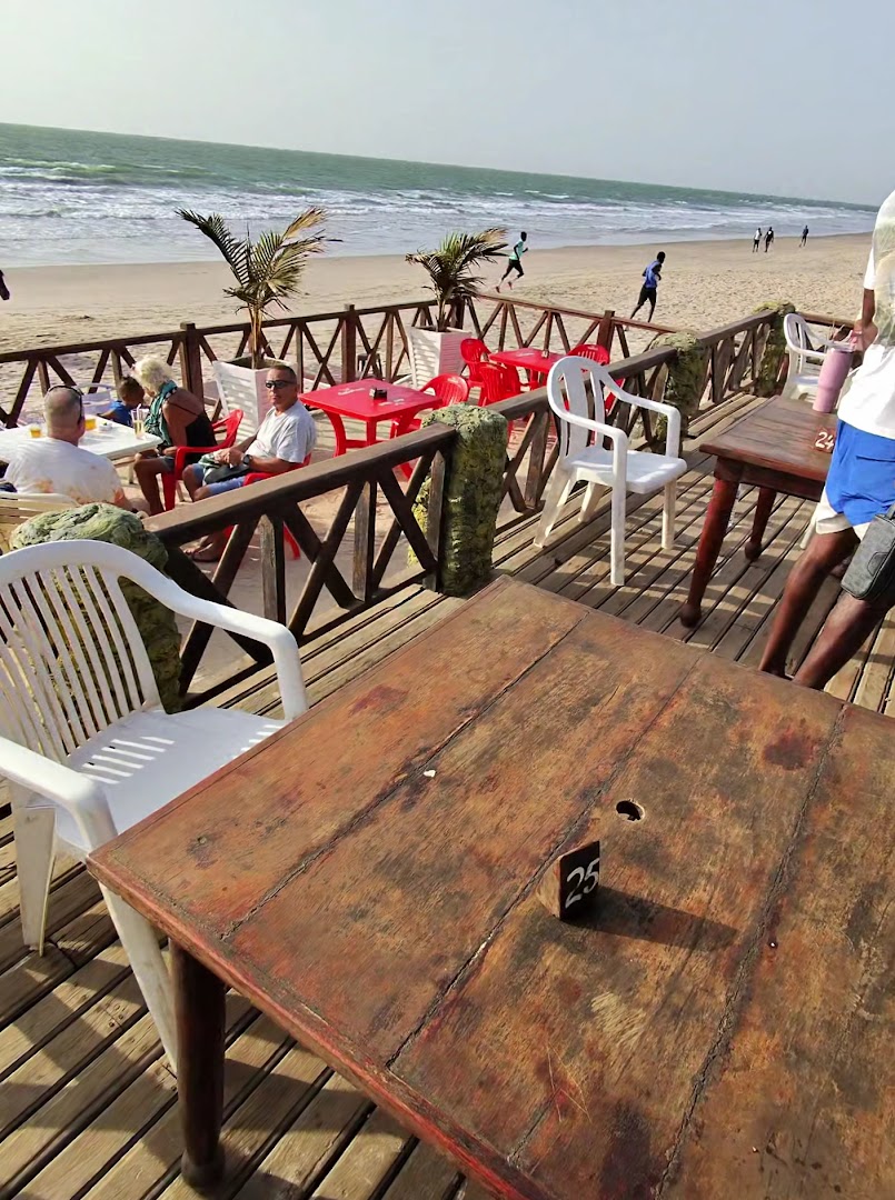 Solomon's Beach Bar & Restaurant: inviting beachside dining atmosphere