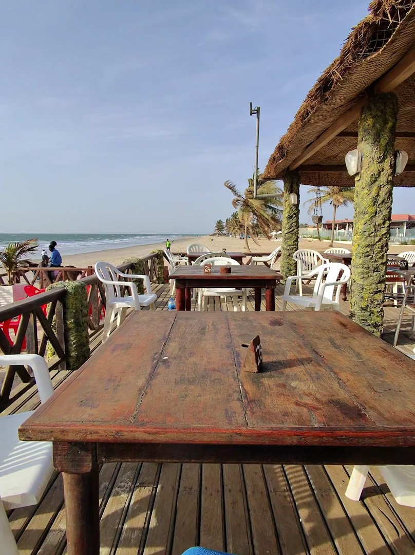 Solomon's Beach Bar & Restaurant: inviting beachside terrace atmosphere