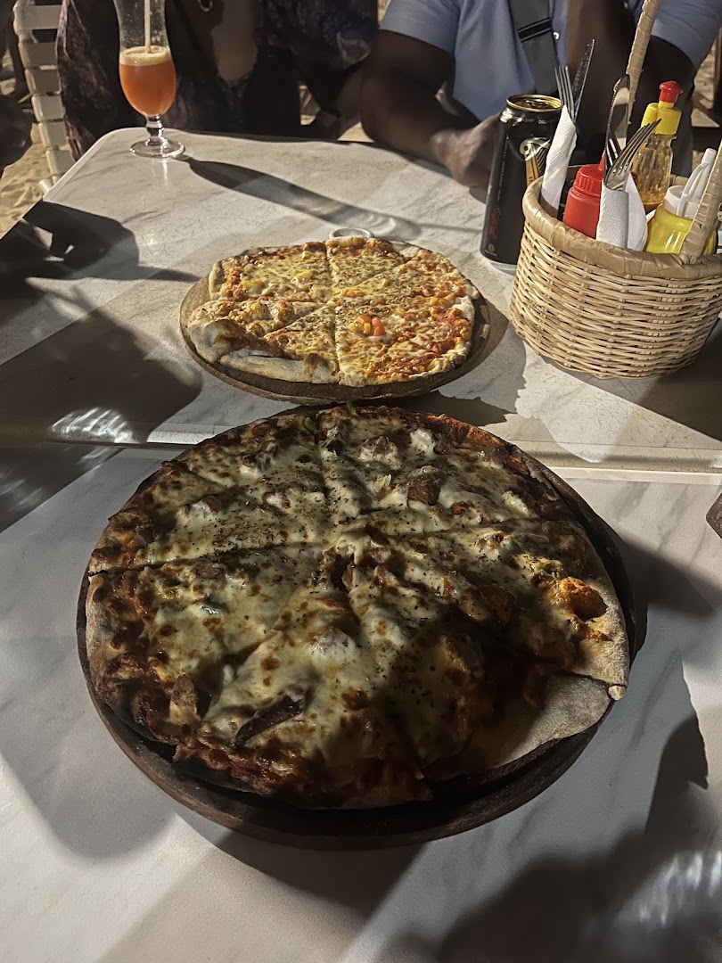 Solomon's Beach Bar & Restaurant: appetizing food photo at venue