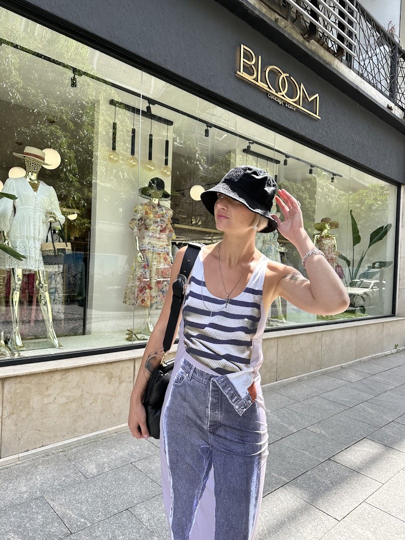 Bloom Concept Store: clear storefront and inviting atmosphere