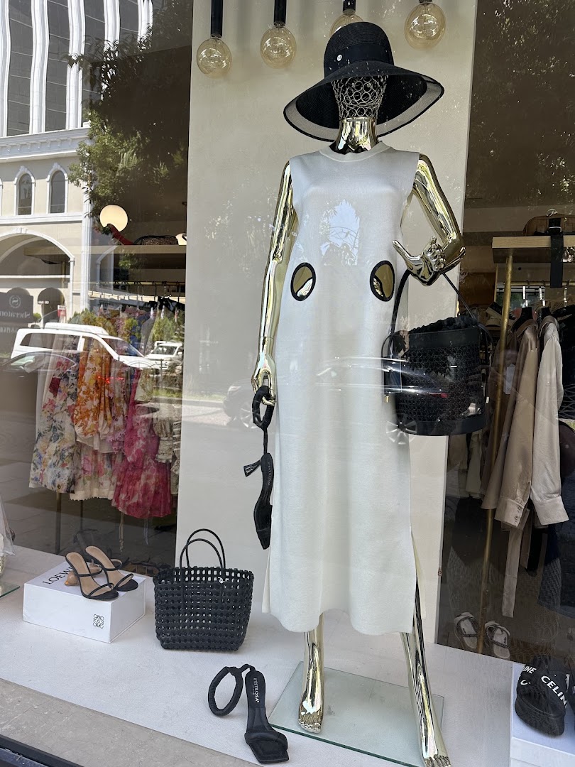 Bloom Concept Store: clear display of shop products