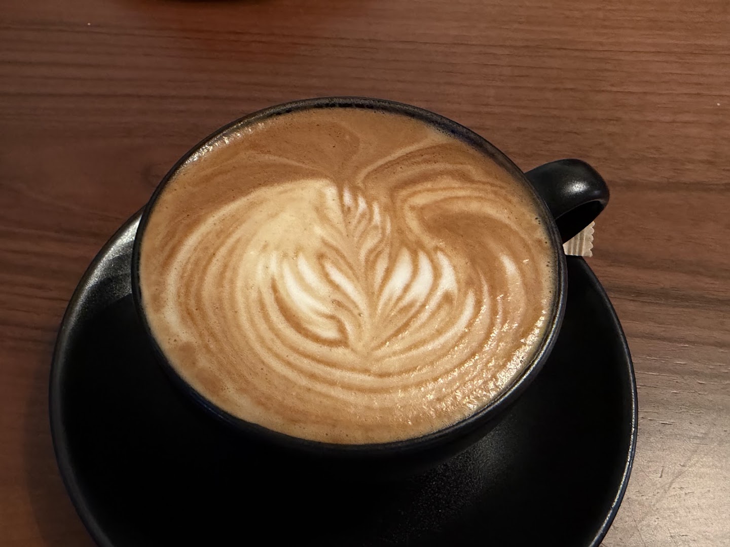 Blue Elephant Cafe: high quality latte art photo