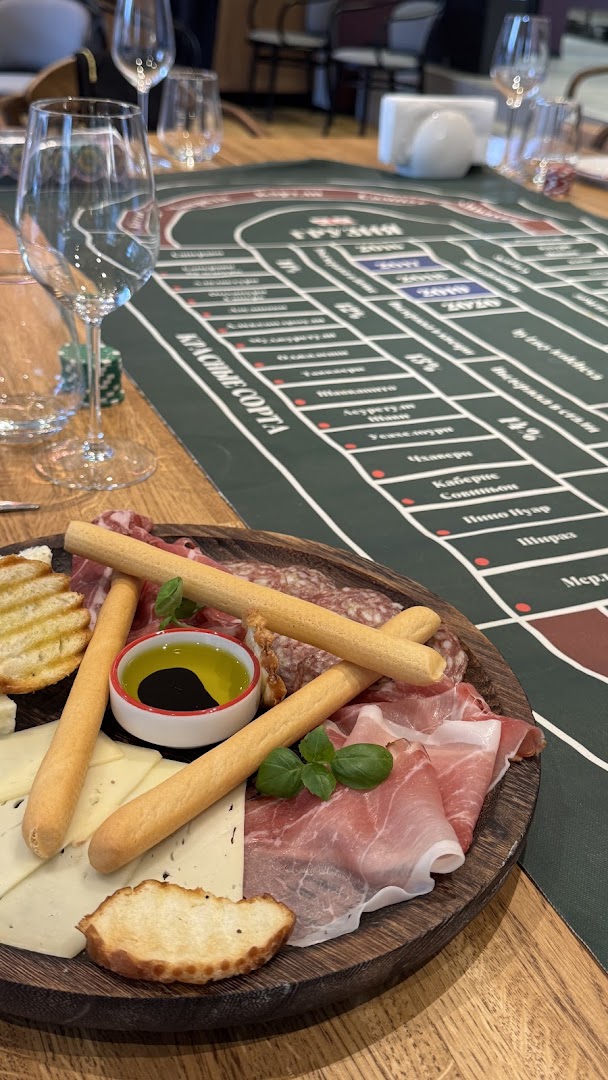 Bocconcino: appetizing food and drink presentation