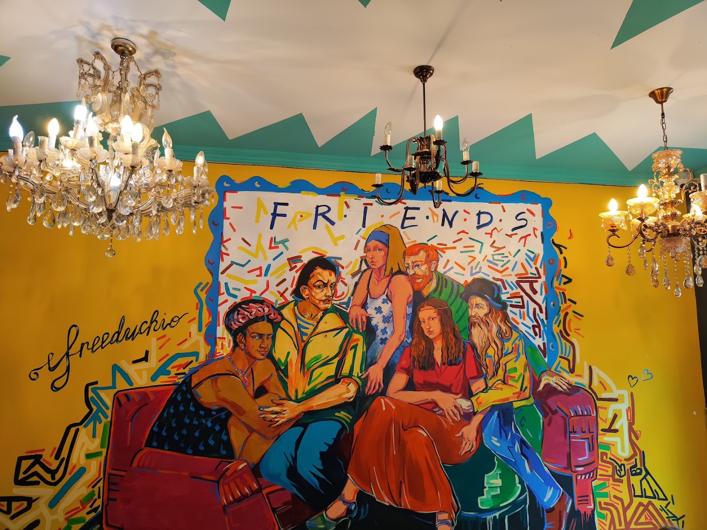 Freeduchio: vibrant interior mural showcases atmosphere